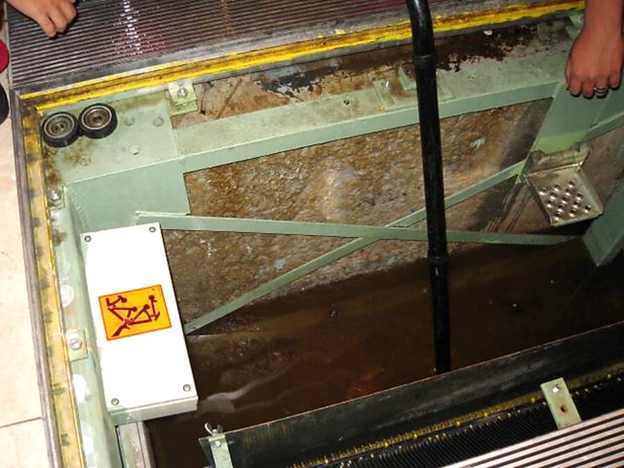 Escalator pit clearance